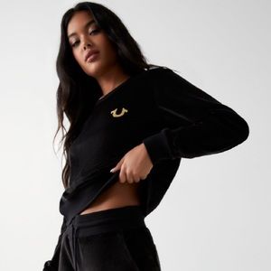 𝗡𝗪𝗧 𝗧𝗥 • Velour Logo Sweatshirt